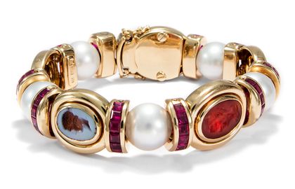 Armband von Benoît de Gorski mit antiken Gemmen, Rubinen & Perlen, um 1990 Armband von Benoît de Gorski mit antiken Gemmen, Rubinen & Perlen, um 1990