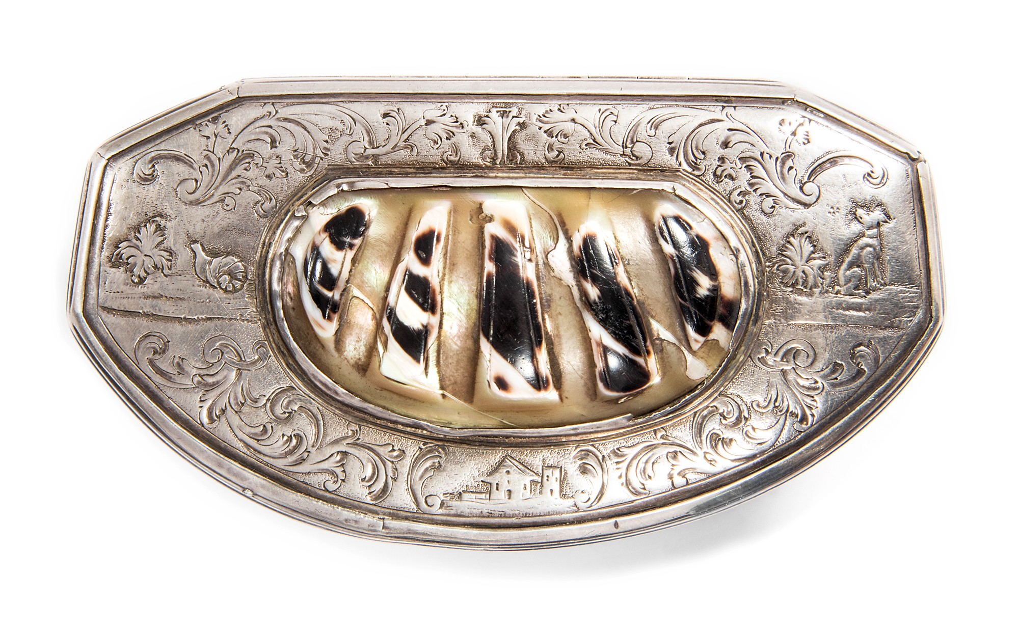 Antike Schnupftabakdose aus Muschelschale und Silber, um 1760 Antike Schnupftabakdose aus Muschelschale und Silber, um 1760