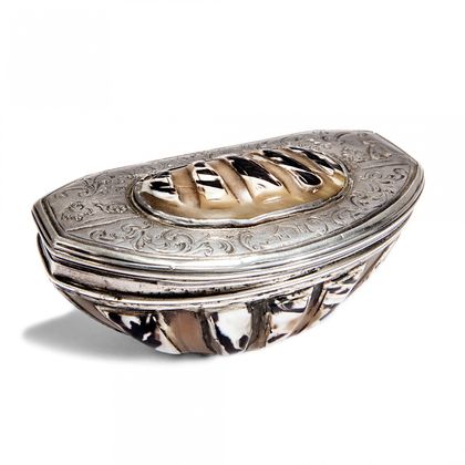 Antike Schnupftabakdose aus Muschelschale und Silber, um 1760 Antike Schnupftabakdose aus Muschelschale und Silber, um 1760