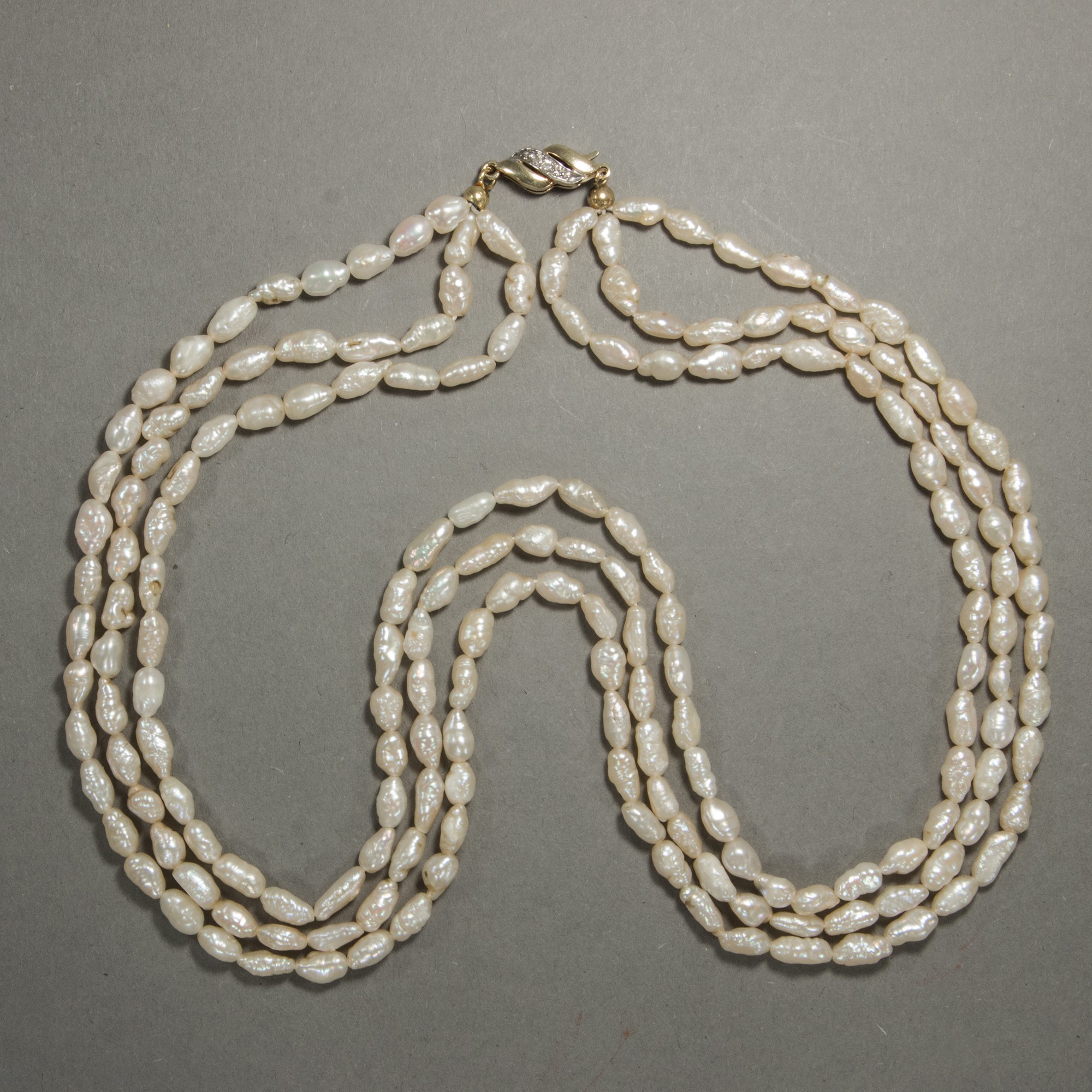 Vintage necklace of three rows of freshwater pearls with gold clasp, around 1990