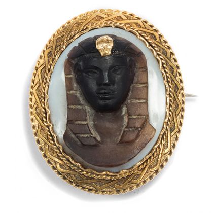Plastische Achat-Kamee als Brosche in Gold, Frankreich um 1870 Plastische Achat-Kamee als Brosche in Gold, Frankreich um 1870