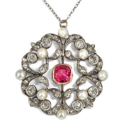 Großer Spinell, Diamanten & Naturperlen-Anhänger der Belle Époque, um 1890 Großer Spinell, Diamanten & Naturperlen-Anhänger der Belle Époque, um 1890