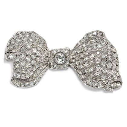 Exquisite Platin-Brosche mit 2,96 ct Diamanten, um 1930 Exquisite Platin-Brosche mit 2,96 ct Diamanten, um 1930