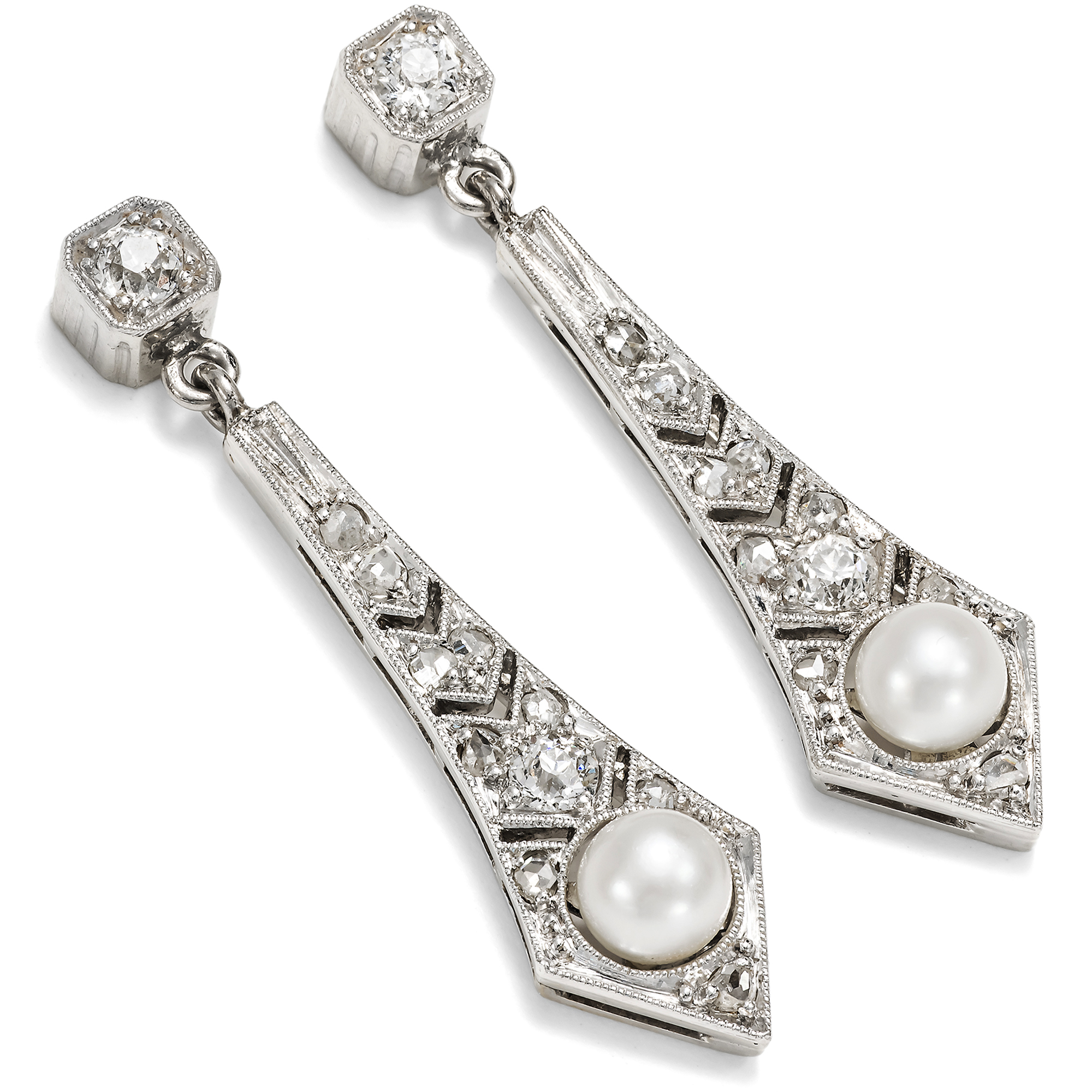 Antike Ohrhänger mit Diamanten & Naturperlen in Platin, um 1925 Antike Ohrhänger mit Diamanten & Naturperlen in Platin, um 1925