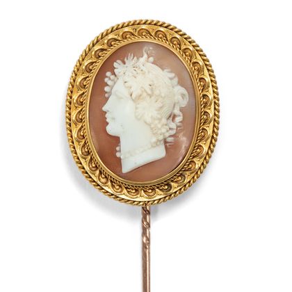Lapel pin with shell cameo of a bacchante in gold, around 1875 Lapel pin with shell cameo of a bacchante in gold, around 1875