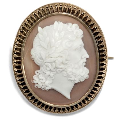 Wunderbare Gemme in Goldfassung als Brosche: Göttervater Zeus, 1870er Jahre Wunderbare Gemme in Goldfassung als Brosche: Göttervater Zeus, 1870er Jahre