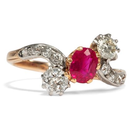 Highly refined trilogy ring with untreated ruby & diamonds, ca. 1910 Highly refined trilogy ring with untreated ruby & diamonds, ca. 1910