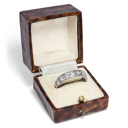 Weiß leuchtender Halbmemory-Ring mit 1,72 ct Brillanten, 1960er Jahre Weiß leuchtender Halbmemory-Ring mit 1,72 ct Brillanten, 1960er Jahre