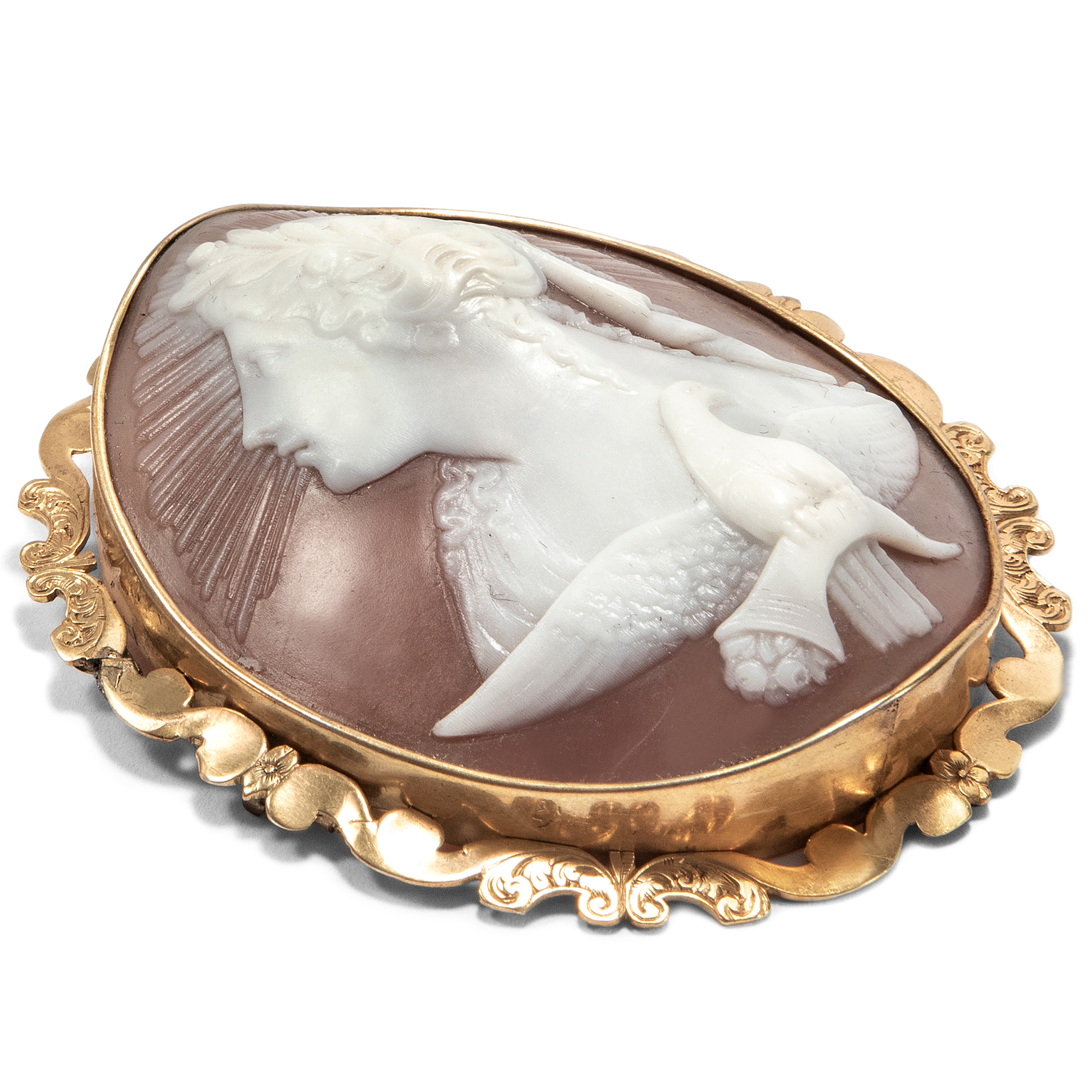 Large shell cameo with depiction of the aurora in gold, around 1860