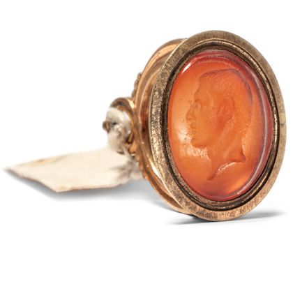 Antike Berlocke mit Intaglio des Horaz, Petschaft mit Gemme um 1830 Antike Berlocke mit Intaglio des Horaz, Petschaft mit Gemme um 1830