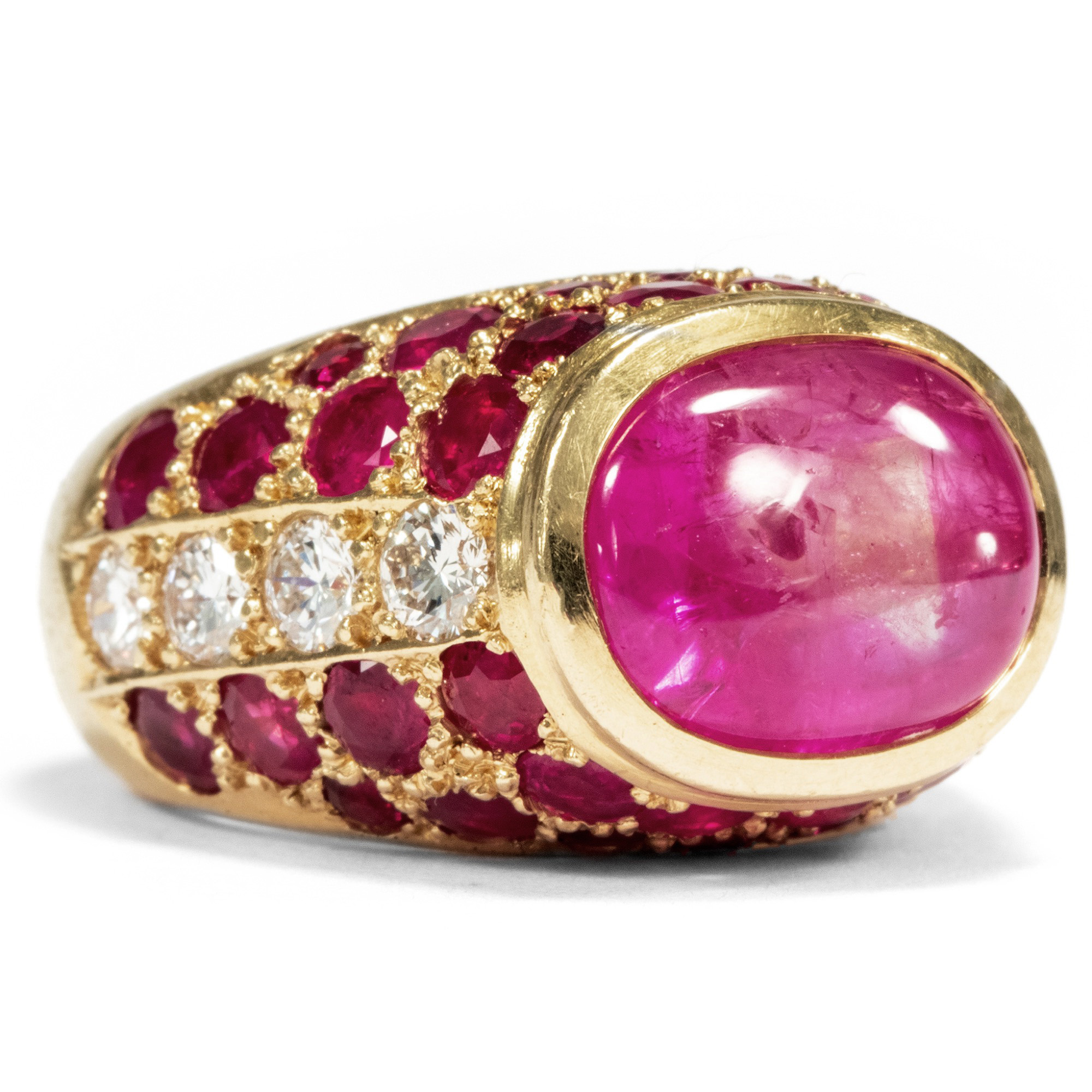 Luxurious ruby ring with diamonds in gold, around 1990