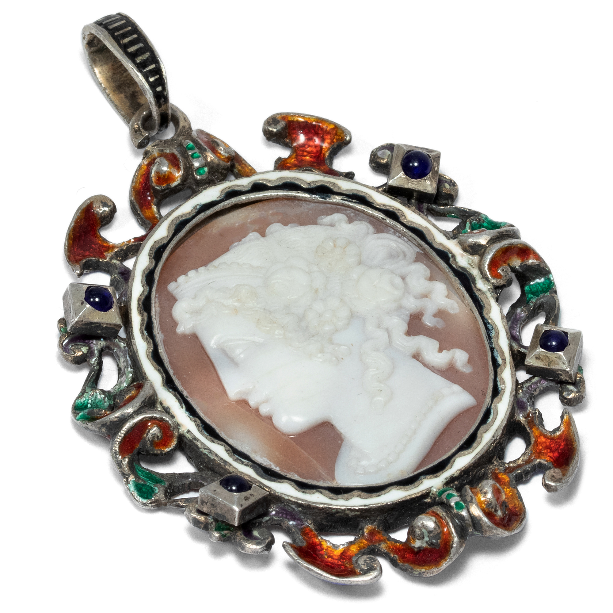 Antique pendant of enamelled silver with cameo of Flora, around 1870