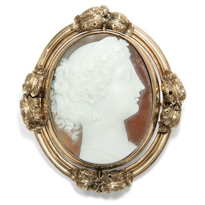 Viktorianische Muschelgemme der Juno in Goldfassung, um 1855 Viktorianische Muschelgemme der Juno in Goldfassung, um 1855