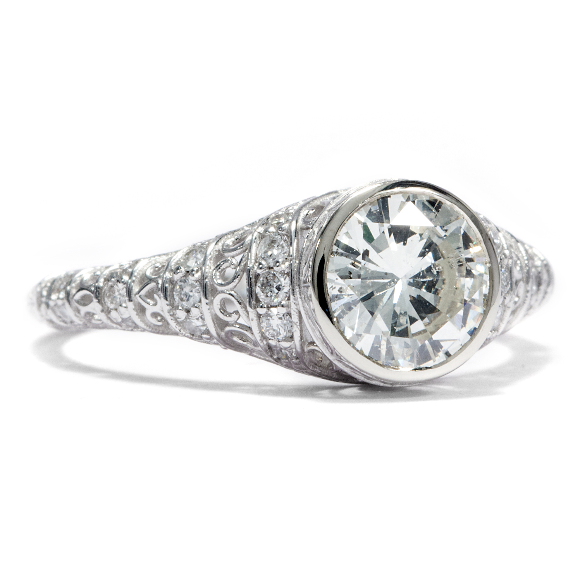 Modern white gold ring with sparkling 1.00 ct brilliant cut diamond, ca. 2010