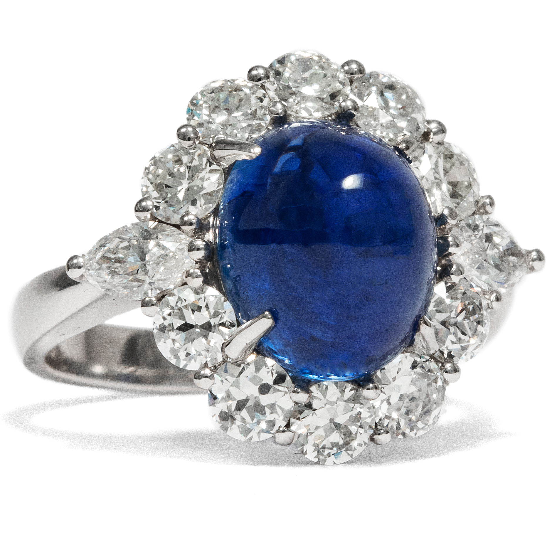 Vintage ring with 6.30 ct Ceylon sapphire & antique diamonds, ca. 1965