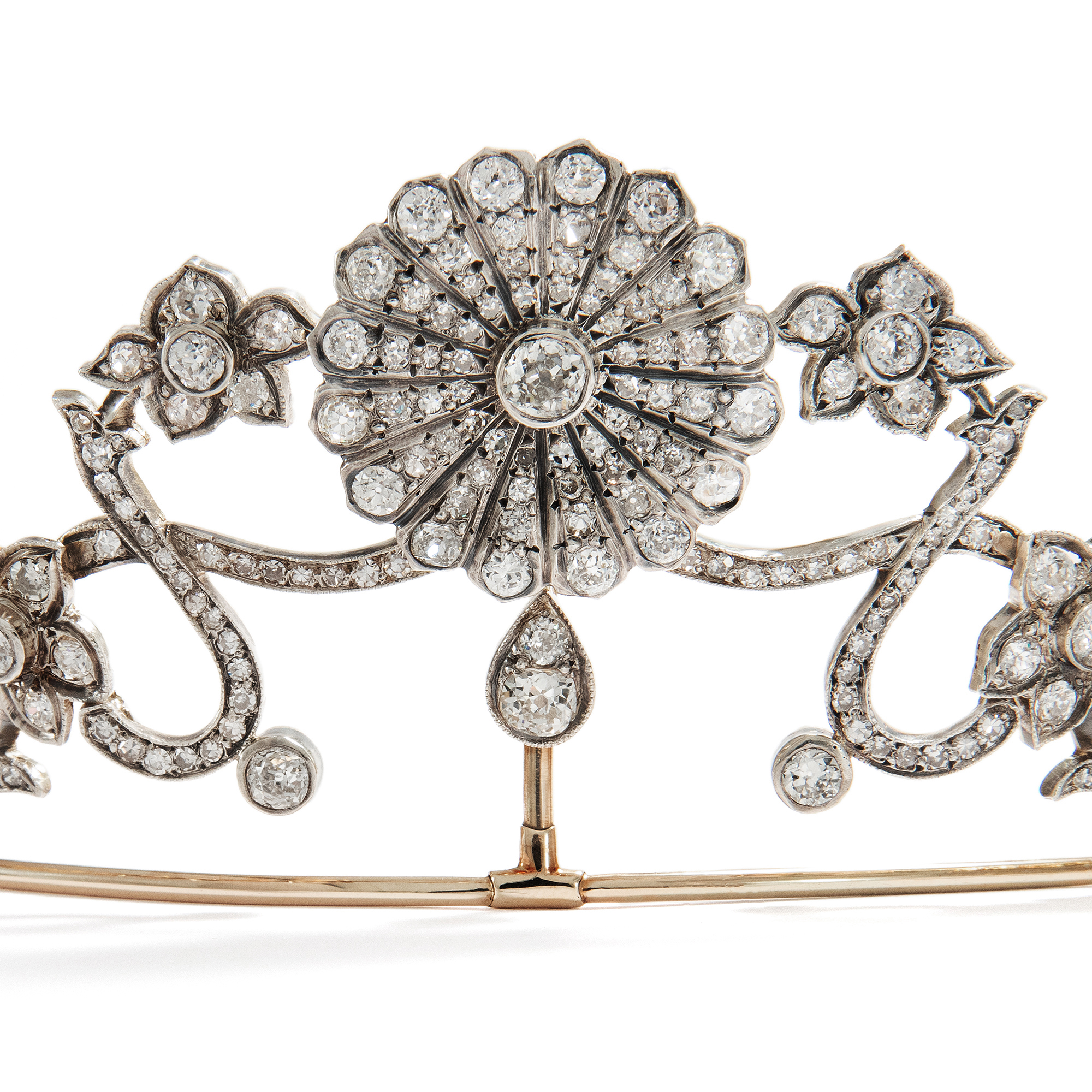 Floral tiara with 16,76 ct diamonds in gold & silver, around 1890