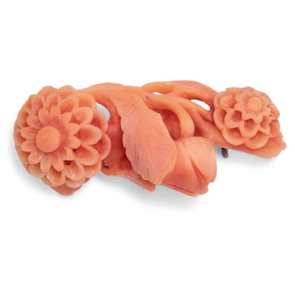 Charmante Brosche aus geschnitzter Koralle, China 1. Hälfte des 20. Jhdts. Charmante Brosche aus geschnitzter Koralle, China 1. Hälfte des 20. Jhdts.