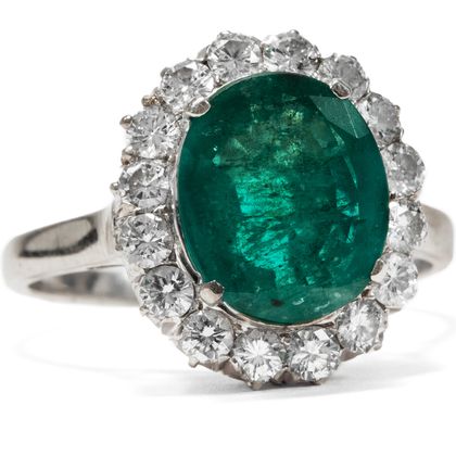 Charming Entourage Ring with Emerald & Diamonds, ca. 1970 Charming Entourage Ring with Emerald & Diamonds, ca. 1970