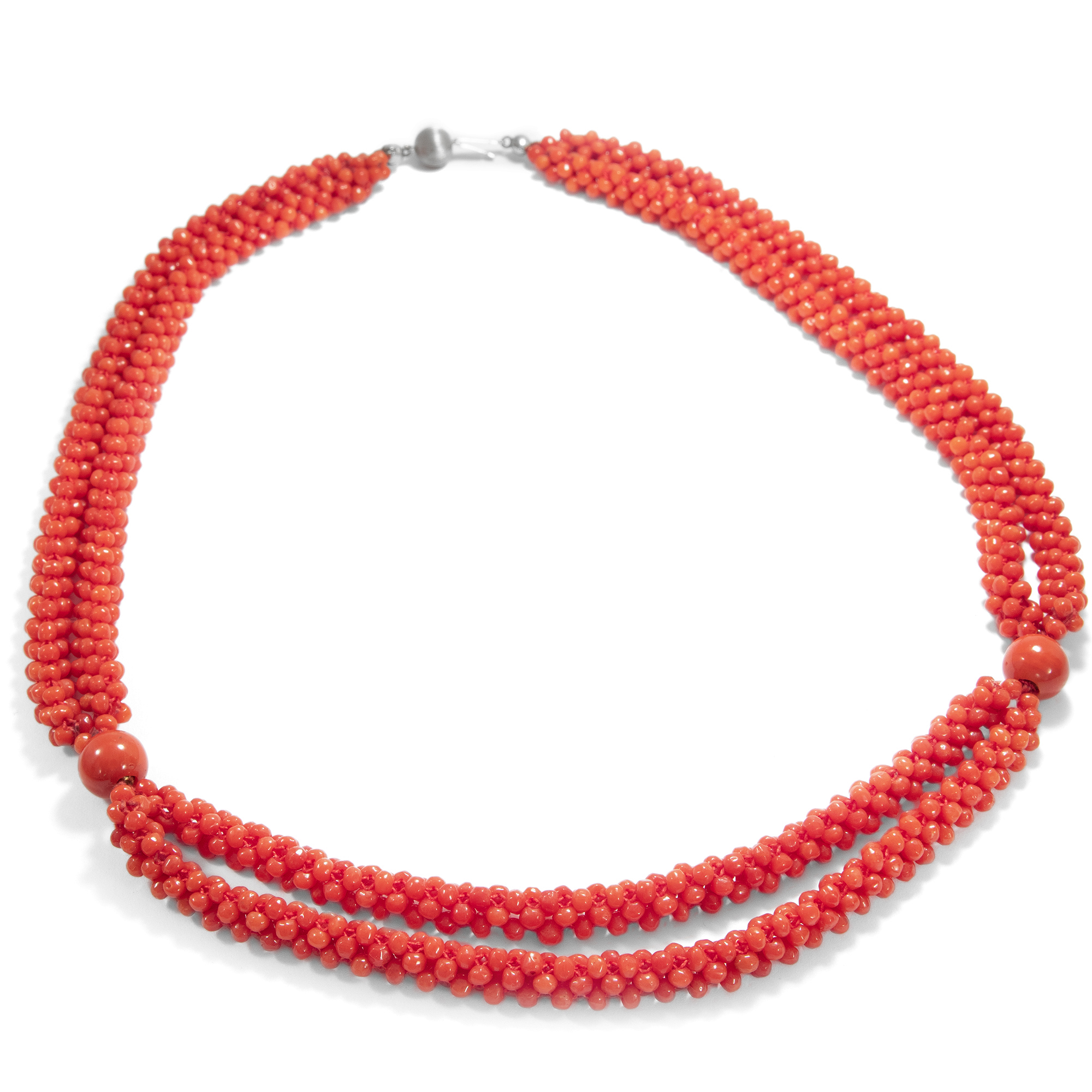 Knotted vintage coral necklace with white gold clasp, around 1960