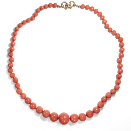 Exzeptionelle Kette aus ungefärbter Koralle im Verlauf, um 1950 Exzeptionelle Kette aus ungefärbter Koralle im Verlauf, um 1950