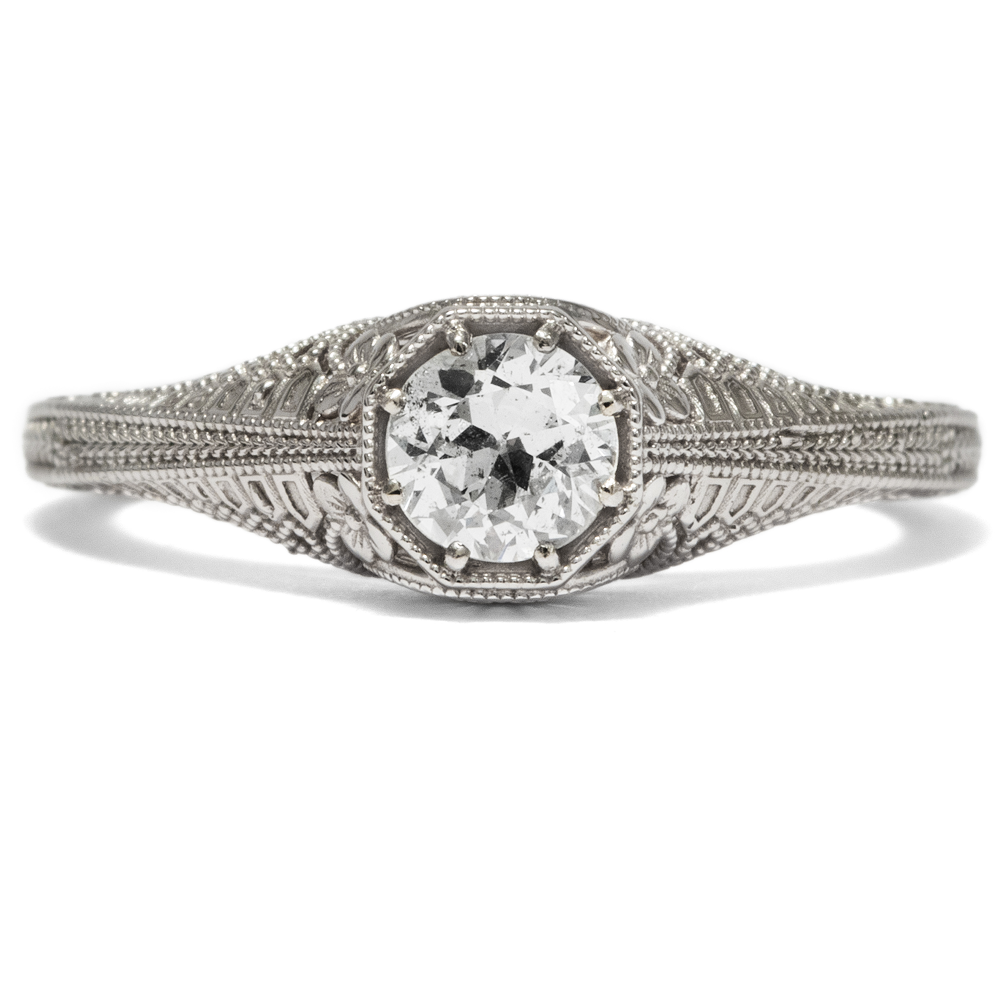 Zarter Weißgoldring mit antikem 0,39 ct Brillant, um 1920/2020 Zarter Weißgoldring mit antikem 0,39 ct Brillant, um 1920/2020