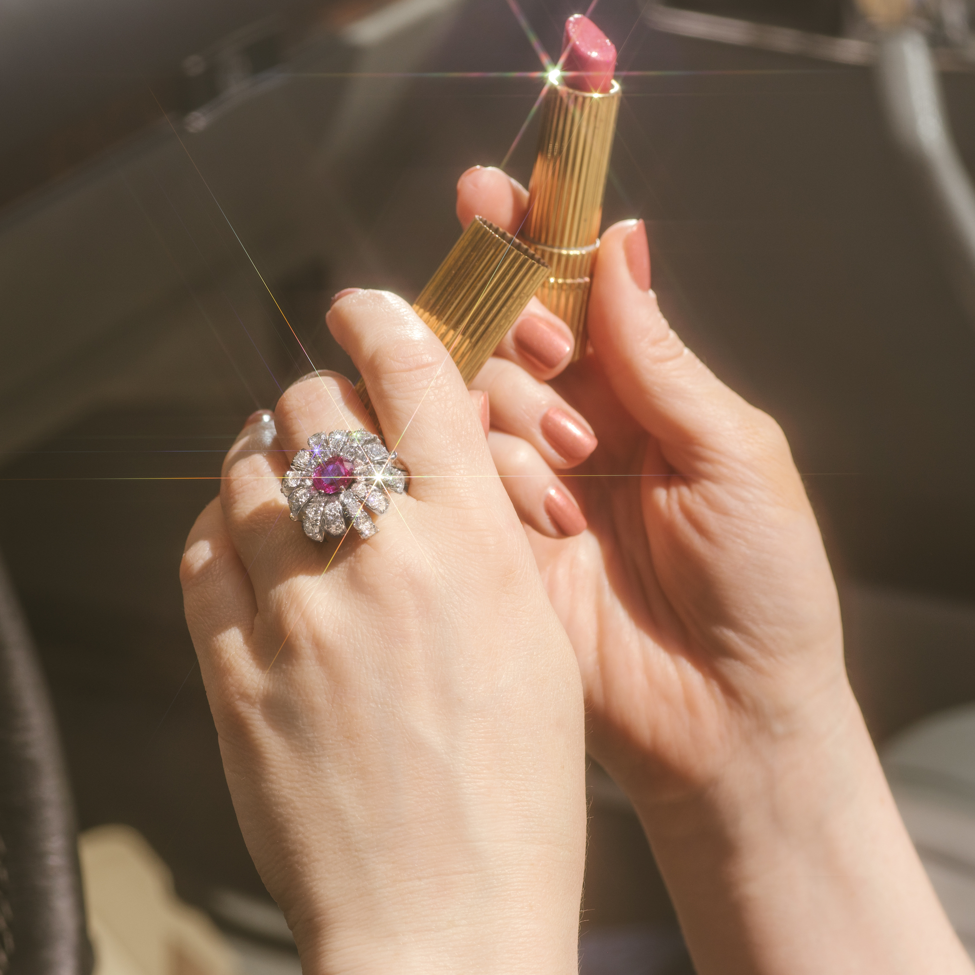 Spectacular cocktail ring with pink sapphire & 5.76 ct brilliant cut diamonds, 1950s