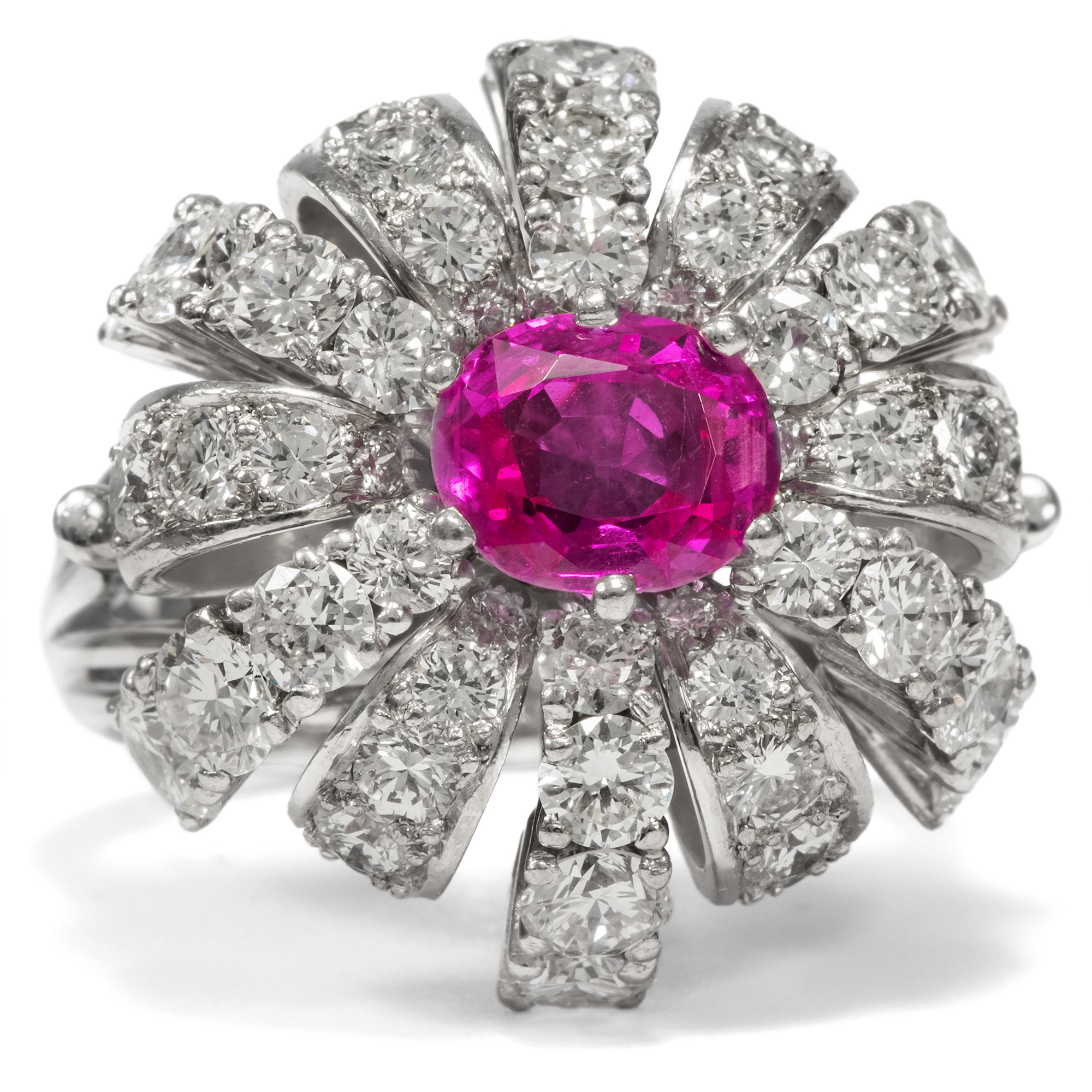 Spectacular cocktail ring with pink sapphire & 5.76 ct brilliant cut diamonds, 1950s