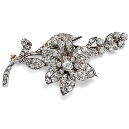 Antike Diamantbrosche mit „en tremblant“ gelagerter Blüte, um 1880 Antike Diamantbrosche mit „en tremblant“ gelagerter Blüte, um 1880