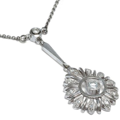 Zartes vintage Collier mit Diamanten in Weißgold, um 1950 Zartes vintage Collier mit Diamanten in Weißgold, um 1950
