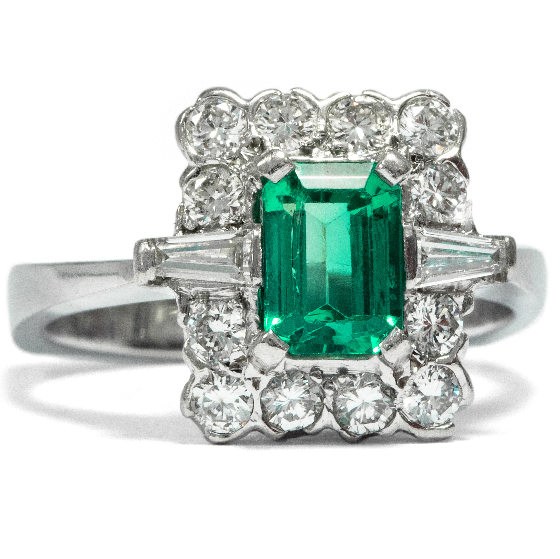 Exquisite White Gold Ring with Emerald & Diamonds, ca. 1975