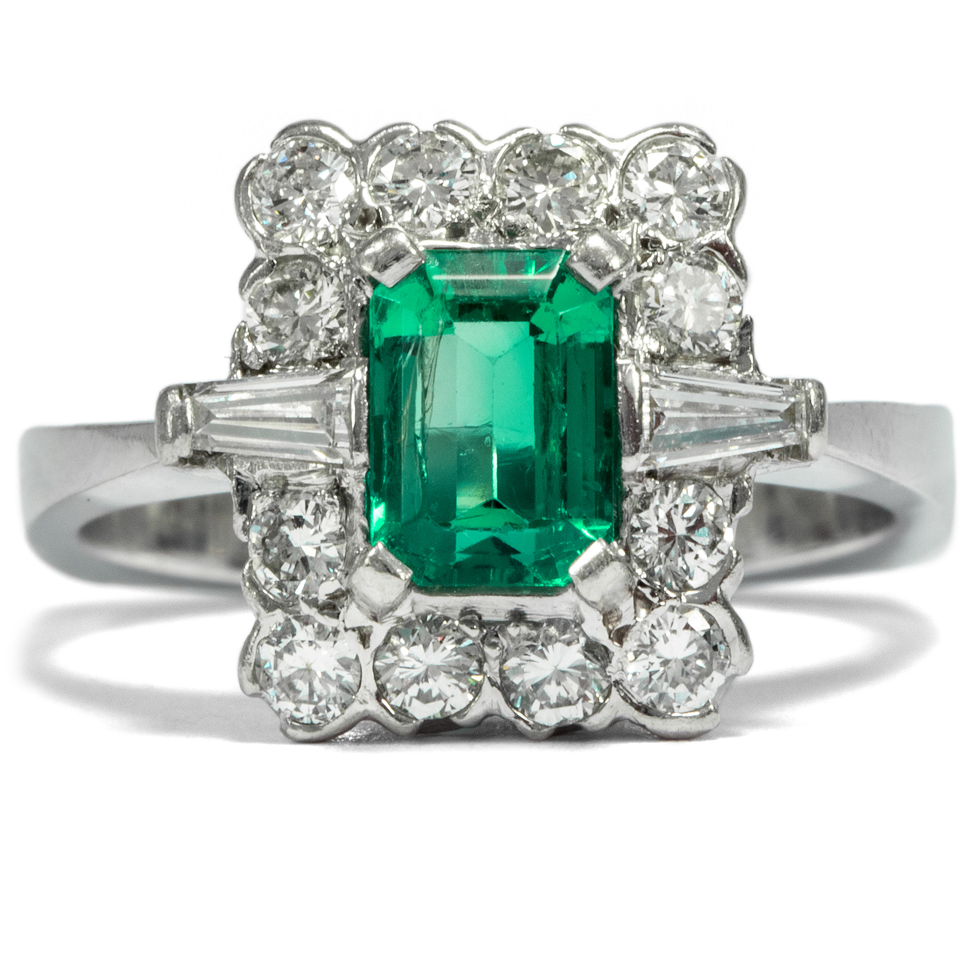 Exquisite White Gold Ring with Emerald & Diamonds, ca. 1975