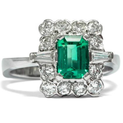 Exquisite White Gold Ring with Emerald & Diamonds, ca. 1975 Exquisite White Gold Ring with Emerald & Diamonds, ca. 1975