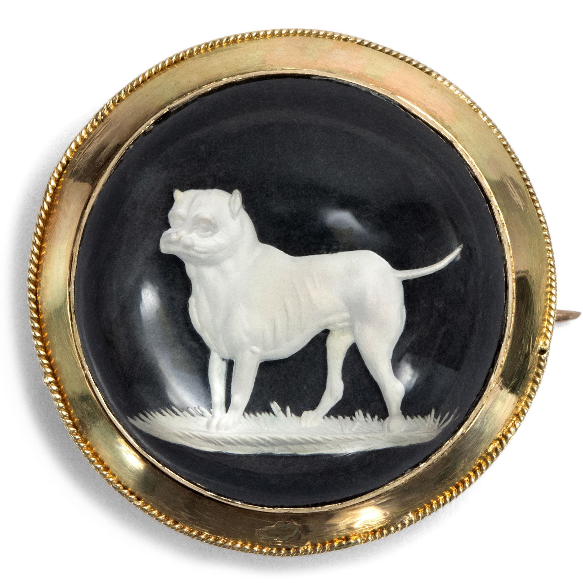 Antike englische Brosche mit „Sulphide“-Gemme einer Bulldogge, um 1820