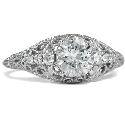 Aufwändiger Weißgoldring mit 1,00 ct Brillant-Solitär, um 1950/2020 Aufwändiger Weißgoldring mit 1,00 ct Brillant-Solitär, um 1950/2020