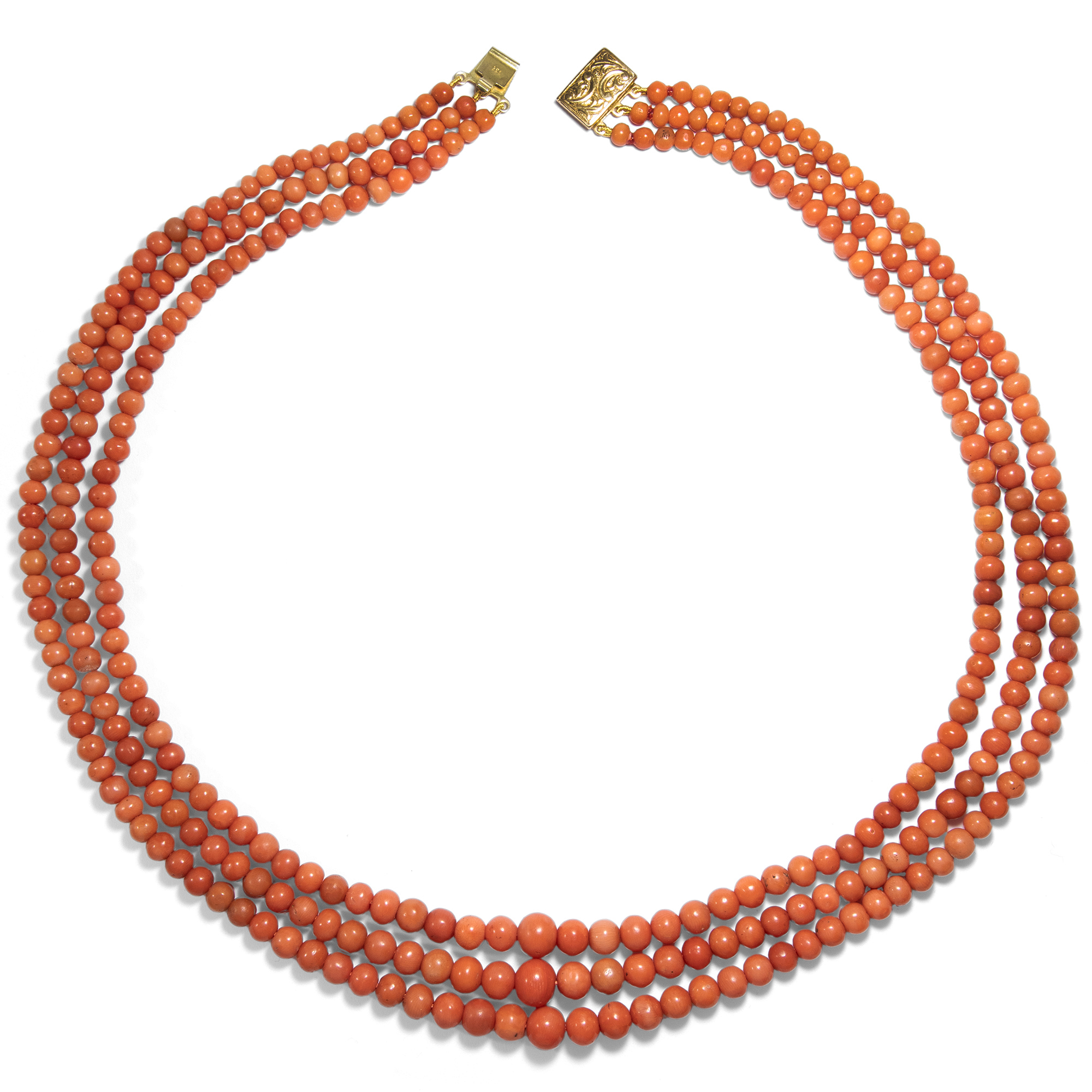 Prachtvolles Collier aus drei Reihen lachsfarbener Mittelmeerkoralle, Italien um 1900 Prachtvolles Collier aus drei Reihen lachsfarbener Mittelmeerkoralle, Italien um 1900