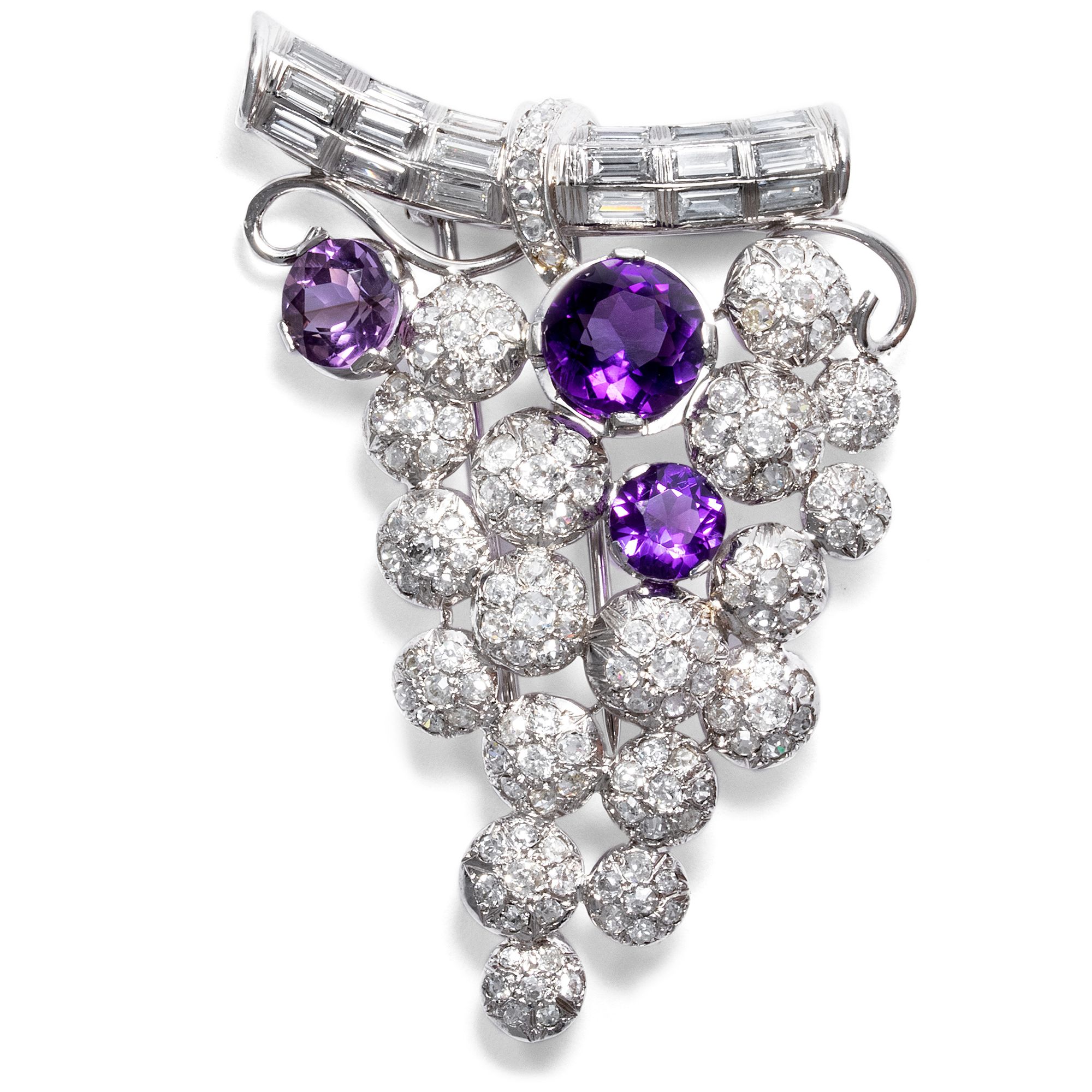 Fashionable Clip Brooch With Diamonds & Amethysts, Paris ca. 1945