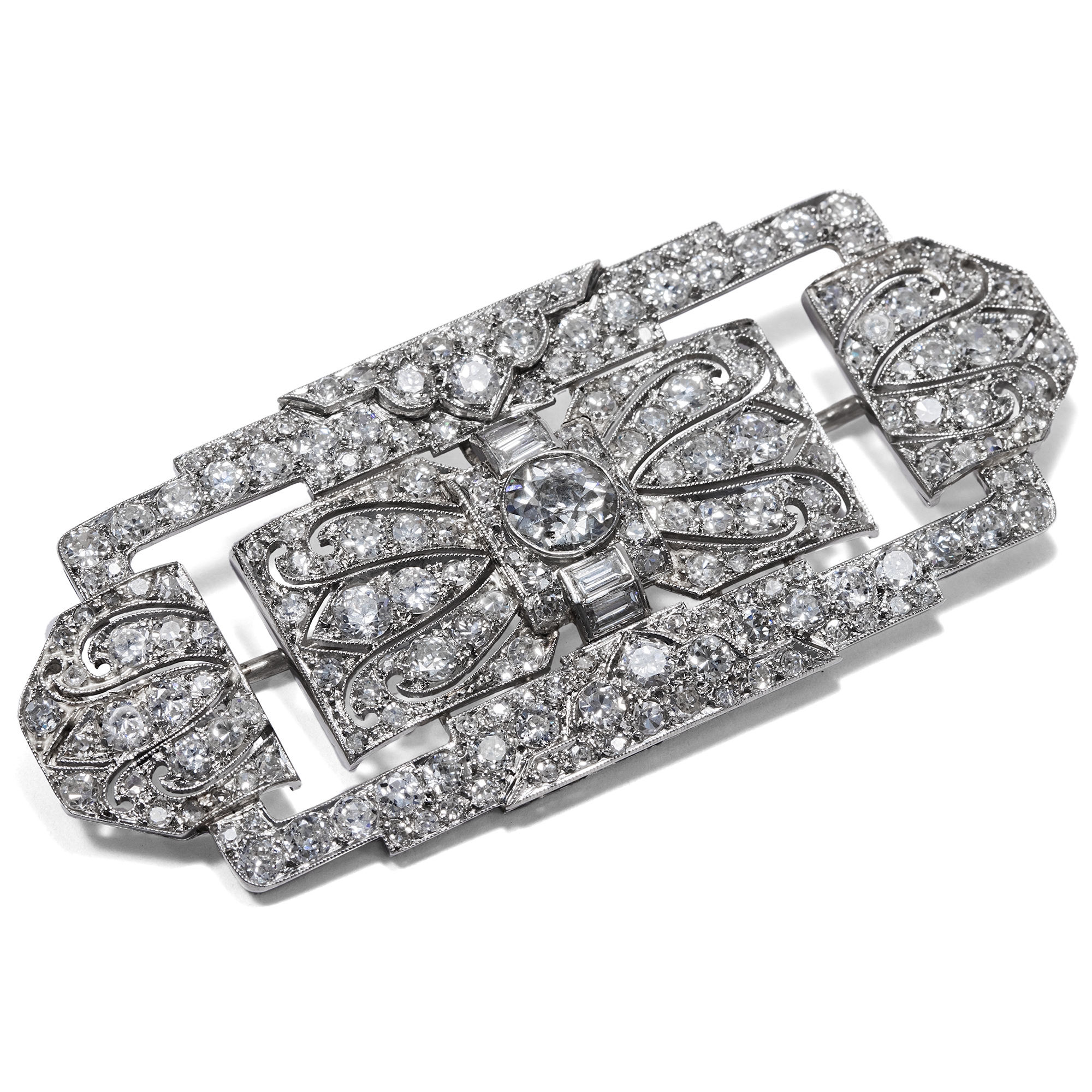 Stunning Brooch With Diamonds in Platinum, Around 1930