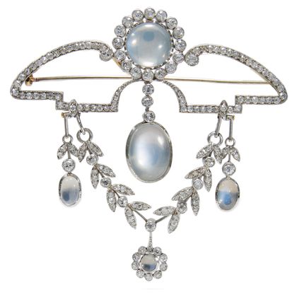 Splendid Brooch With Moonstones & 4.48 ct Diamonds, Around 1910 & Later Splendid Brooch With Moonstones & 4.48 ct Diamonds, Around 1910 & Later