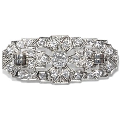 Glamorous Art Deco Brooch With Diamonds in White Gold, Vienna, 1930s Glamorous Art Deco Brooch With Diamonds in White Gold, Vienna, 1930s
