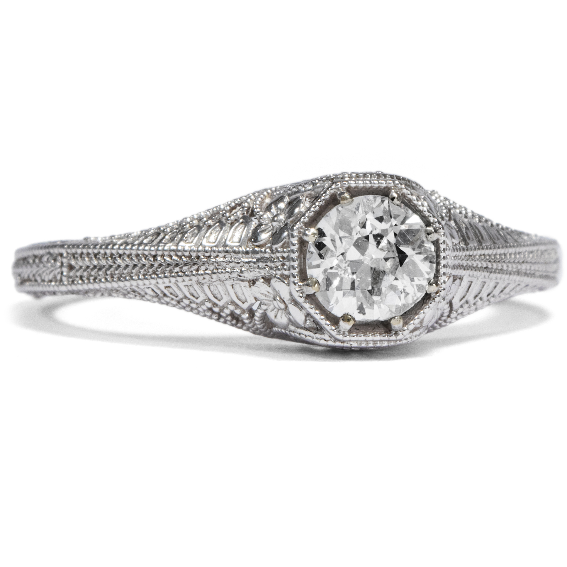 Filigraner Weißgoldring mit 0,38 ct Altschliff Diamant, um 1890/2021