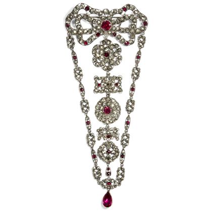 Prachtvolles Devant-de-Corsage des Rokoko mit Granat & Markasit, um 1770 Prachtvolles Devant-de-Corsage des Rokoko mit Granat & Markasit, um 1770