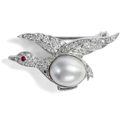 Niedliche Vogelbrosche mit Perle & Diamanten in Weißgold, wohl USA, um 1980 Niedliche Vogelbrosche mit Perle & Diamanten in Weißgold, wohl USA, um 1980