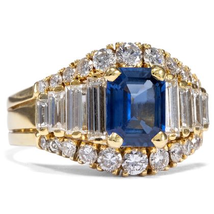 Vintage Sapphire Ring With Diamonds & Diamond Baguettes in Gold, 1980s Vintage Sapphire Ring With Diamonds & Diamond Baguettes in Gold, 1980s