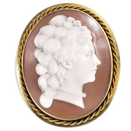 Antike Muschelgemme mit Portrait einer Dame in Gold, um 1870 Antike Muschelgemme mit Portrait einer Dame in Gold, um 1870