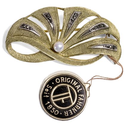 Formschöne vintage Brosche von Theodor Fahrner mit Markasiten & Perle, um 1955 Formschöne vintage Brosche von Theodor Fahrner mit Markasiten & Perle, um 1955