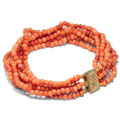 Farbenprächtiges Armband aus sechs Reihen antiker italienischer Lachskoralle, neu aufgezogen Farbenprächtiges Armband aus sechs Reihen antiker italienischer Lachskoralle, neu aufgezogen