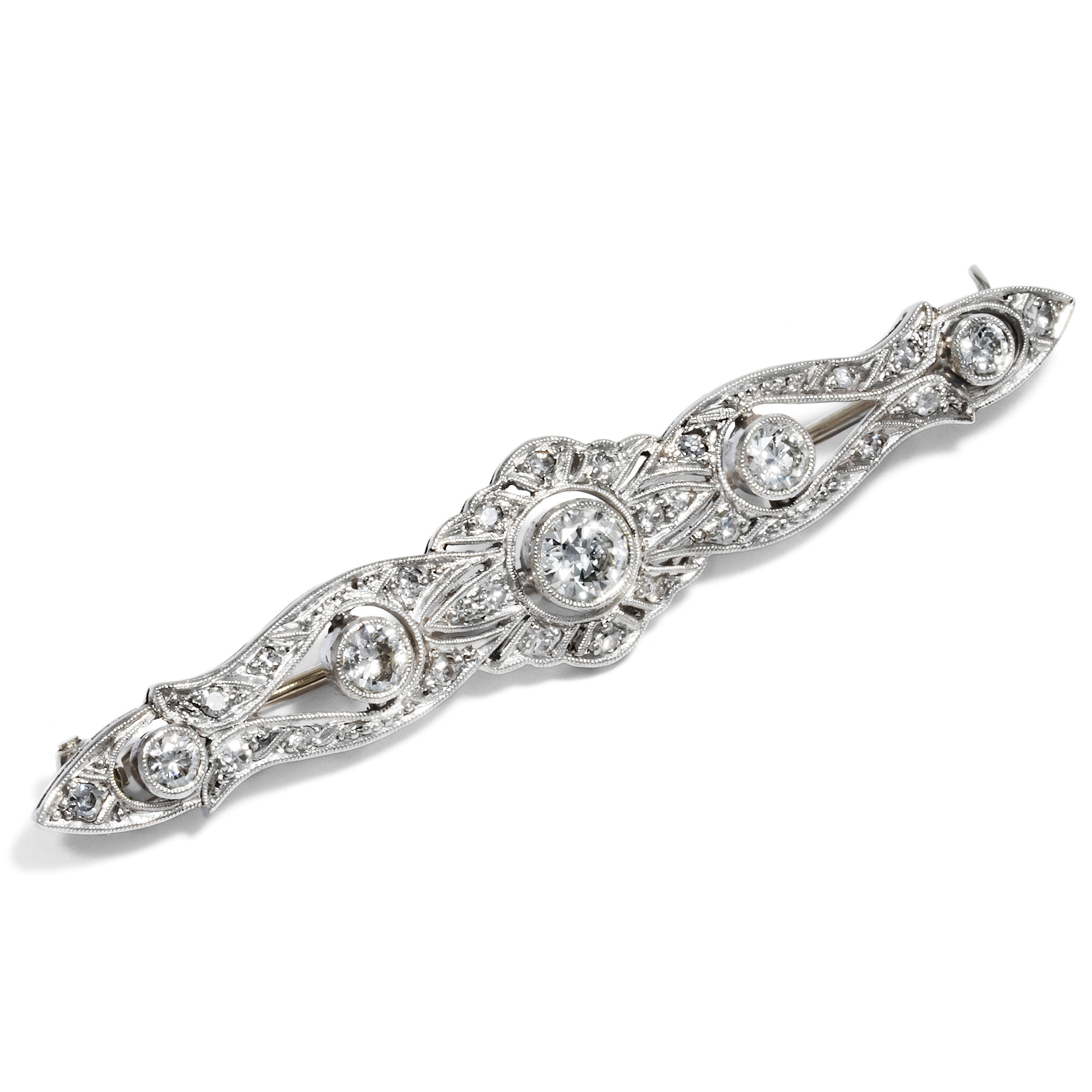 Exquisite Bar Brooch in Platinum With Diamonds, Art Deco ca. 1910