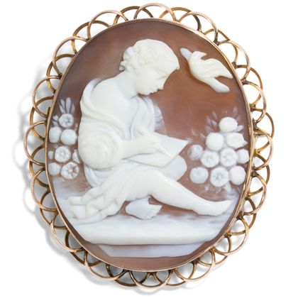 Seltene Muschelgemme mit der Muse Erato in Goldfassung, England um 1890 Seltene Muschelgemme mit der Muse Erato in Goldfassung, England um 1890