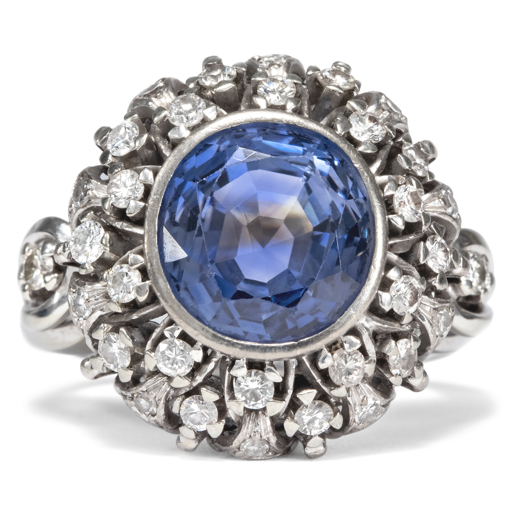 High quality vintage sapphire and diamond ring in white gold, c. 1950s