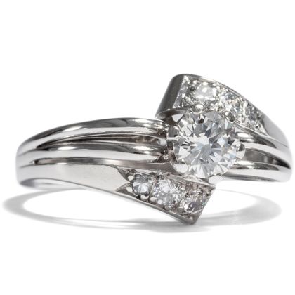 Dynamischer vintage Ring mit Halbkaräter in Weißgold, um 1950 Dynamischer vintage Ring mit Halbkaräter in Weißgold, um 1950